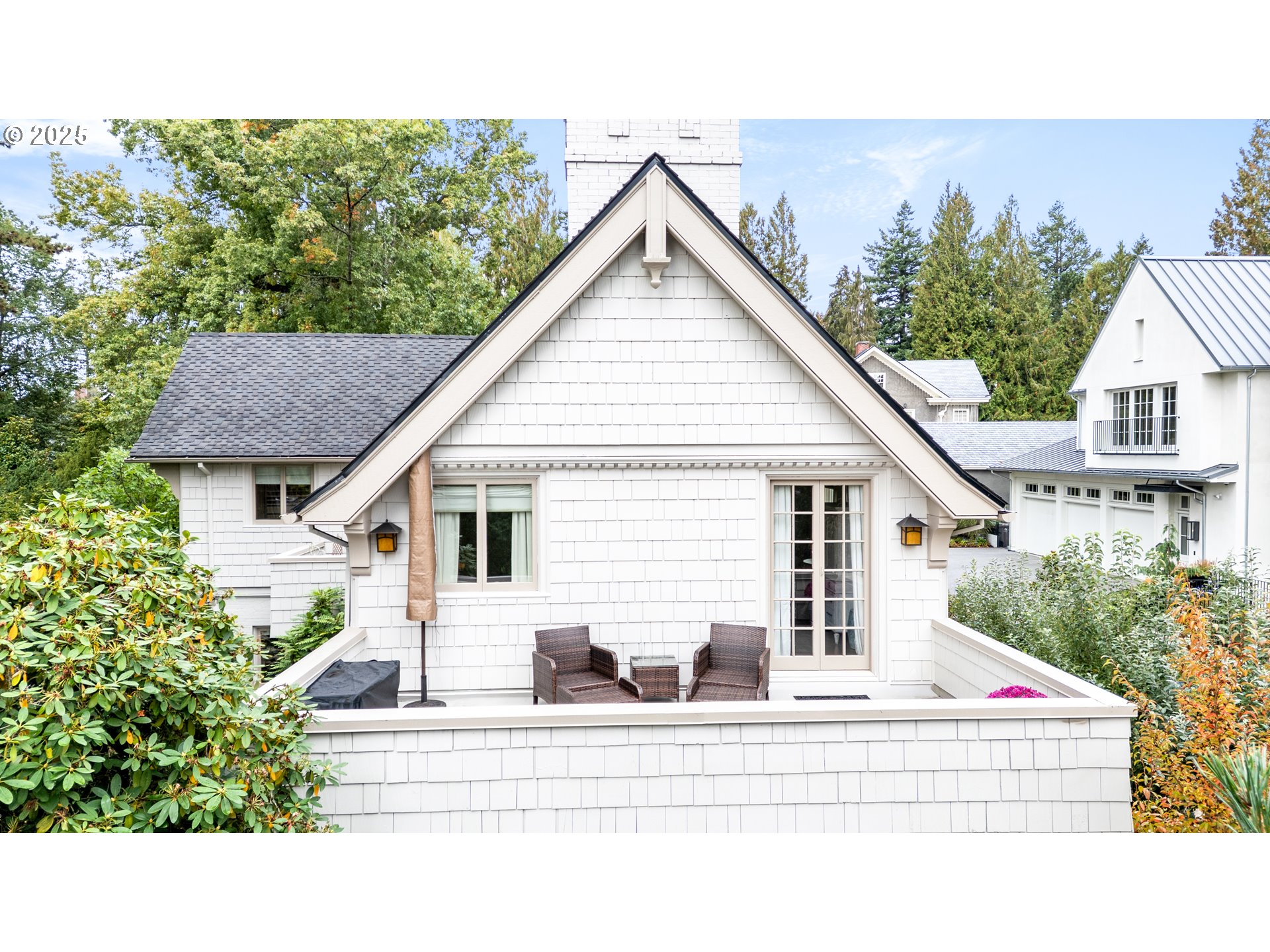 2547 SW HILLCREST DR