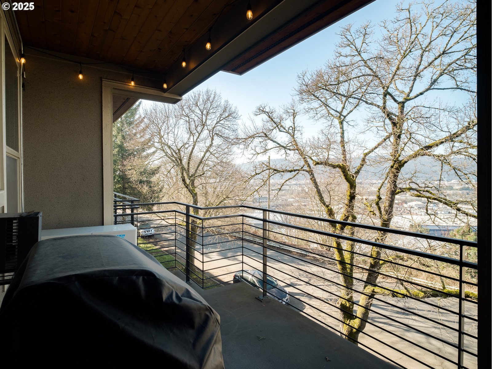 3129 N WILLAMETTE BLVD