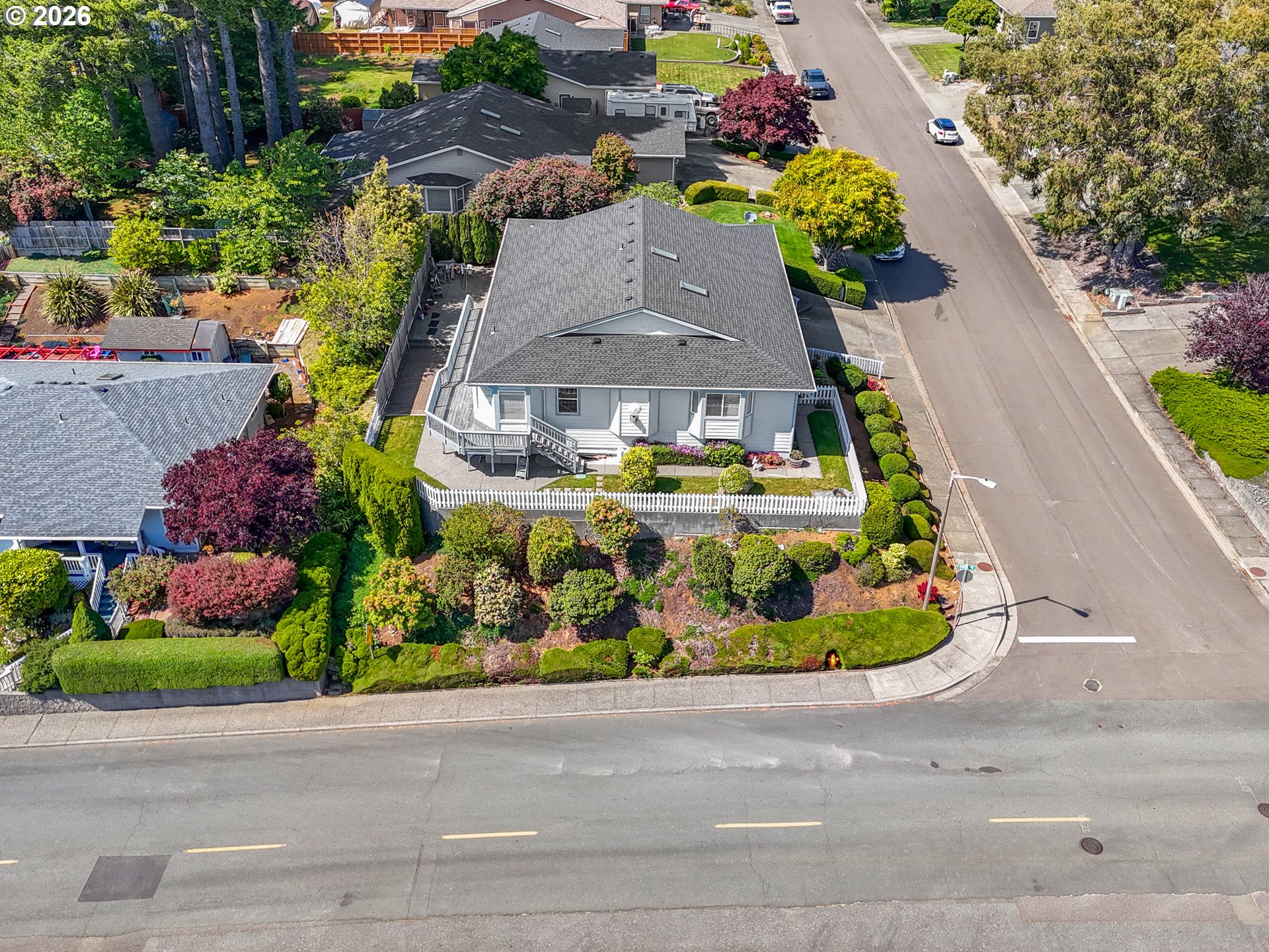 815 CRESTWOOD PL