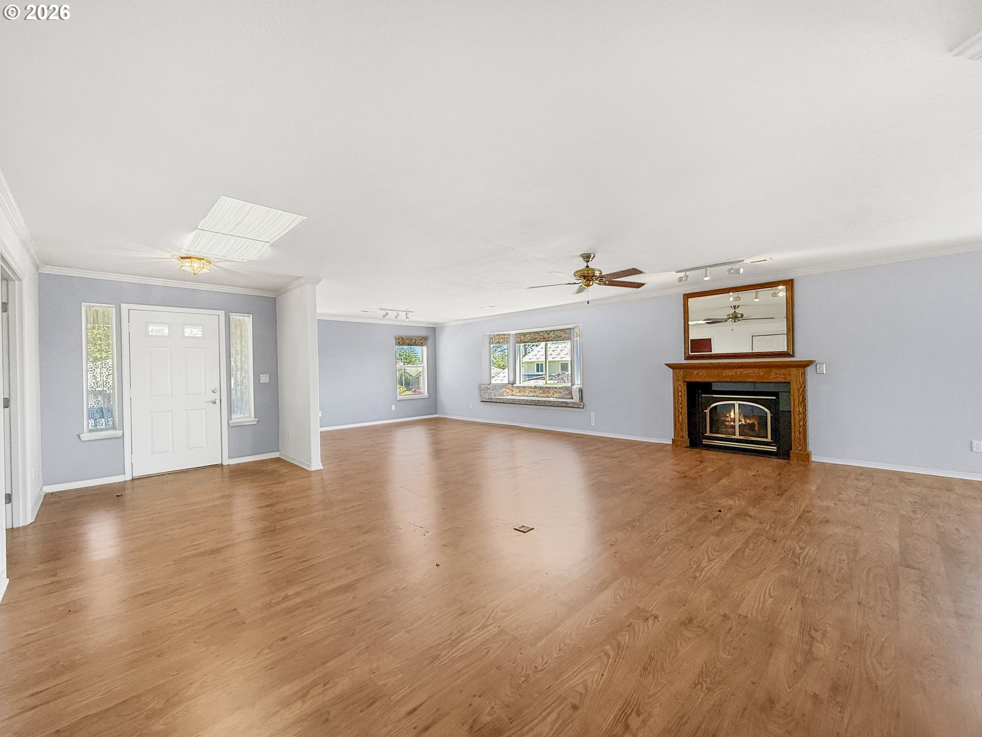815 CRESTWOOD PL