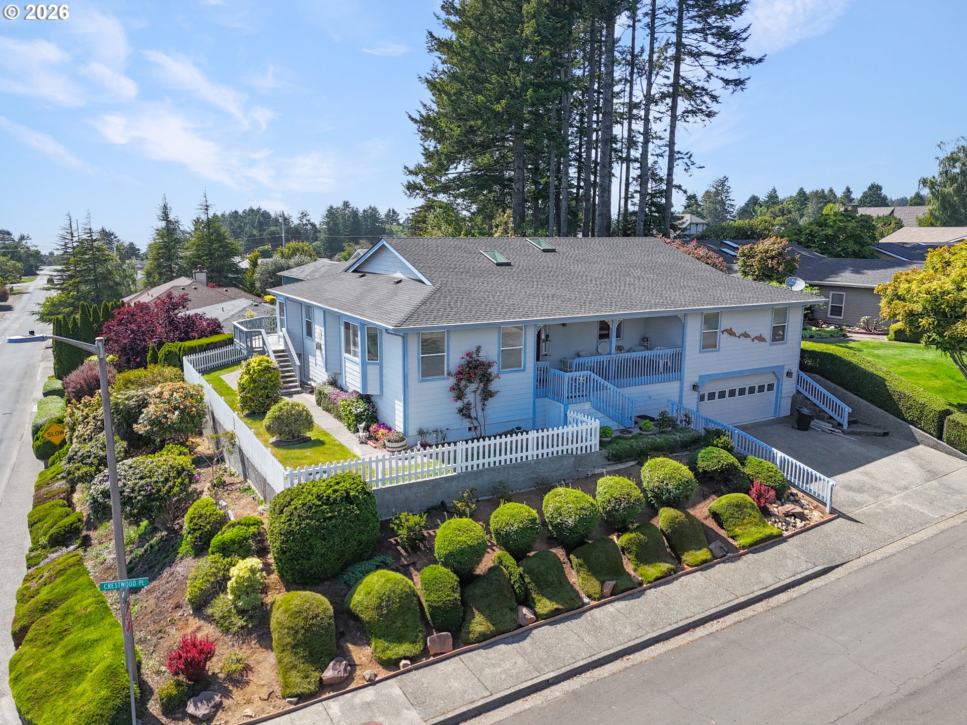 815 CRESTWOOD PL