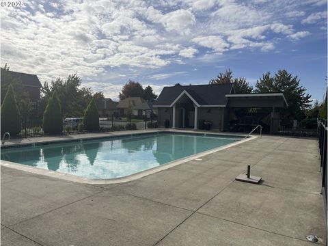 A home in Woodburn