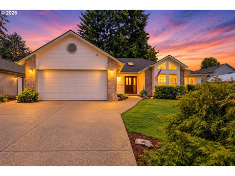 Photo of 1679 SW Goucher St, McMinnville, OR 97128 (MLS # 413486202)