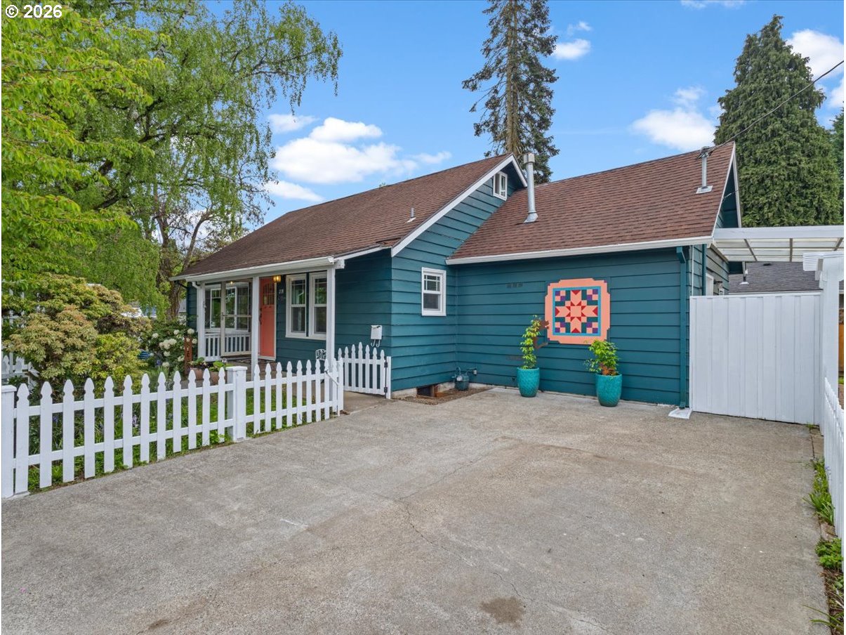 374 NE EDISON ST