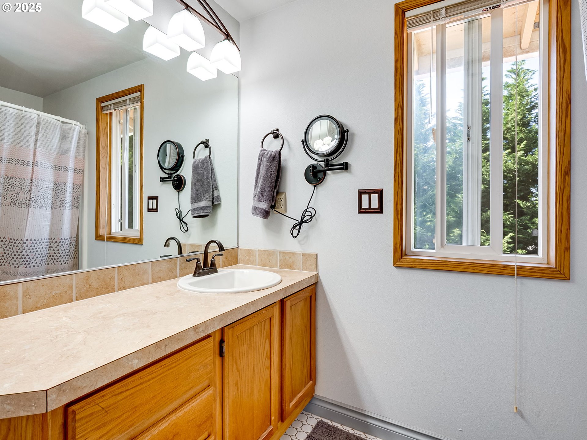 Vancouver, Washington 98662, United States, 4 Bedrooms Bedrooms, ,3 BathroomsBathrooms,Residential,Active,143436