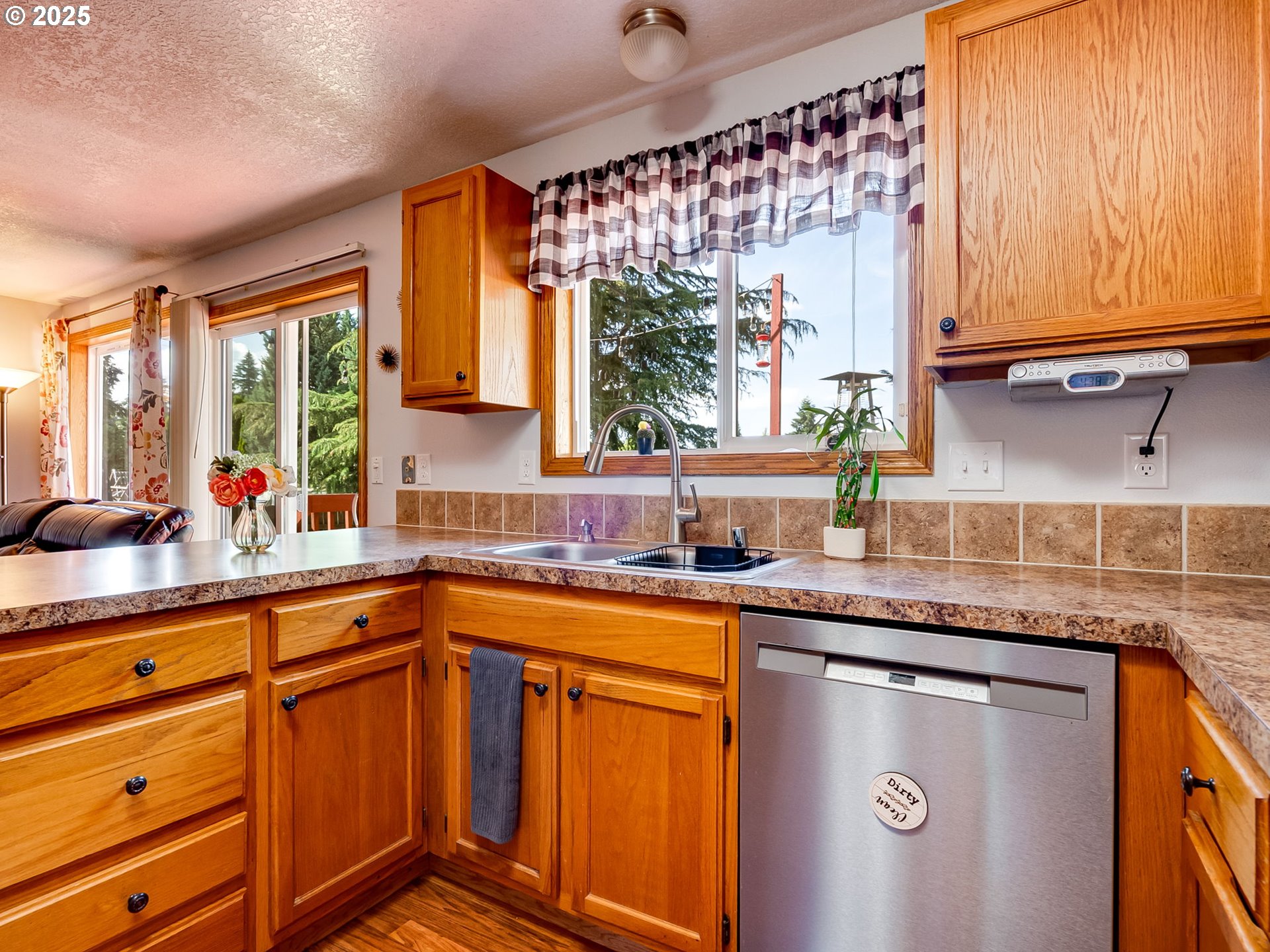 Vancouver, Washington 98662, United States, 4 Bedrooms Bedrooms, ,3 BathroomsBathrooms,Residential,Active,143436