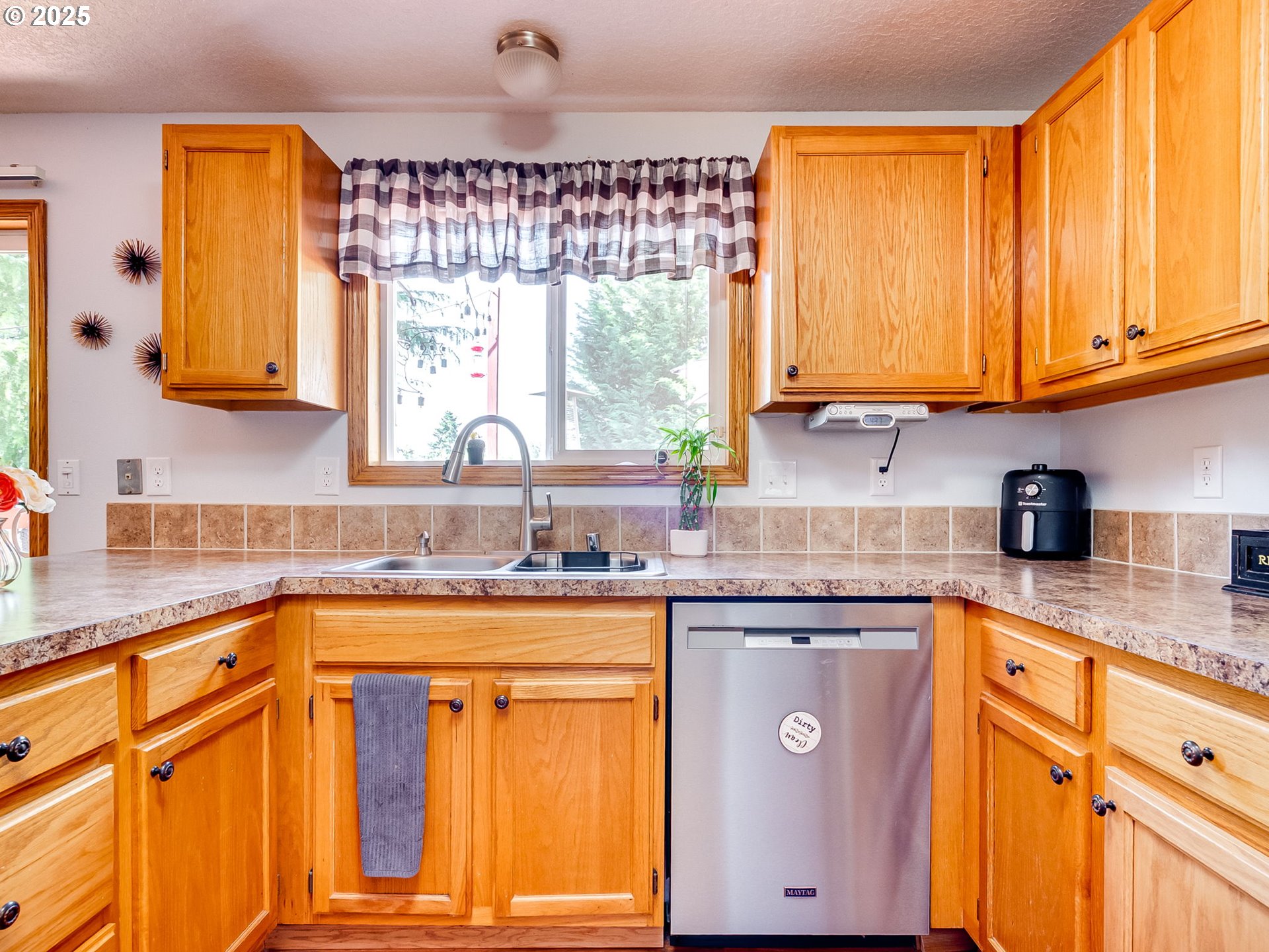 Vancouver, Washington 98662, United States, 4 Bedrooms Bedrooms, ,3 BathroomsBathrooms,Residential,Active,143436