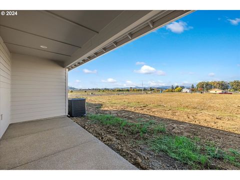 A home in Yamhill