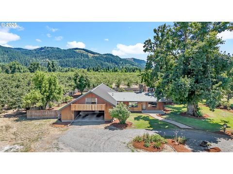 Photo of 82682 River Dr, Creswell, OR 97426 (MLS # 24405333)