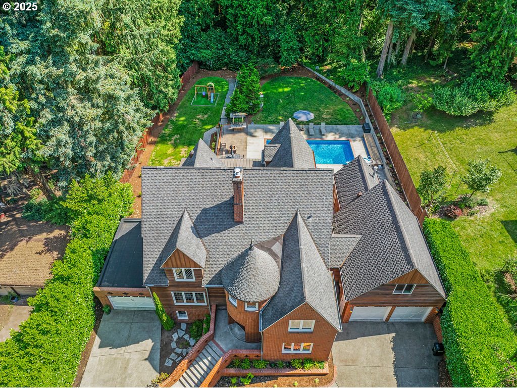 2608 CASCADE WAY