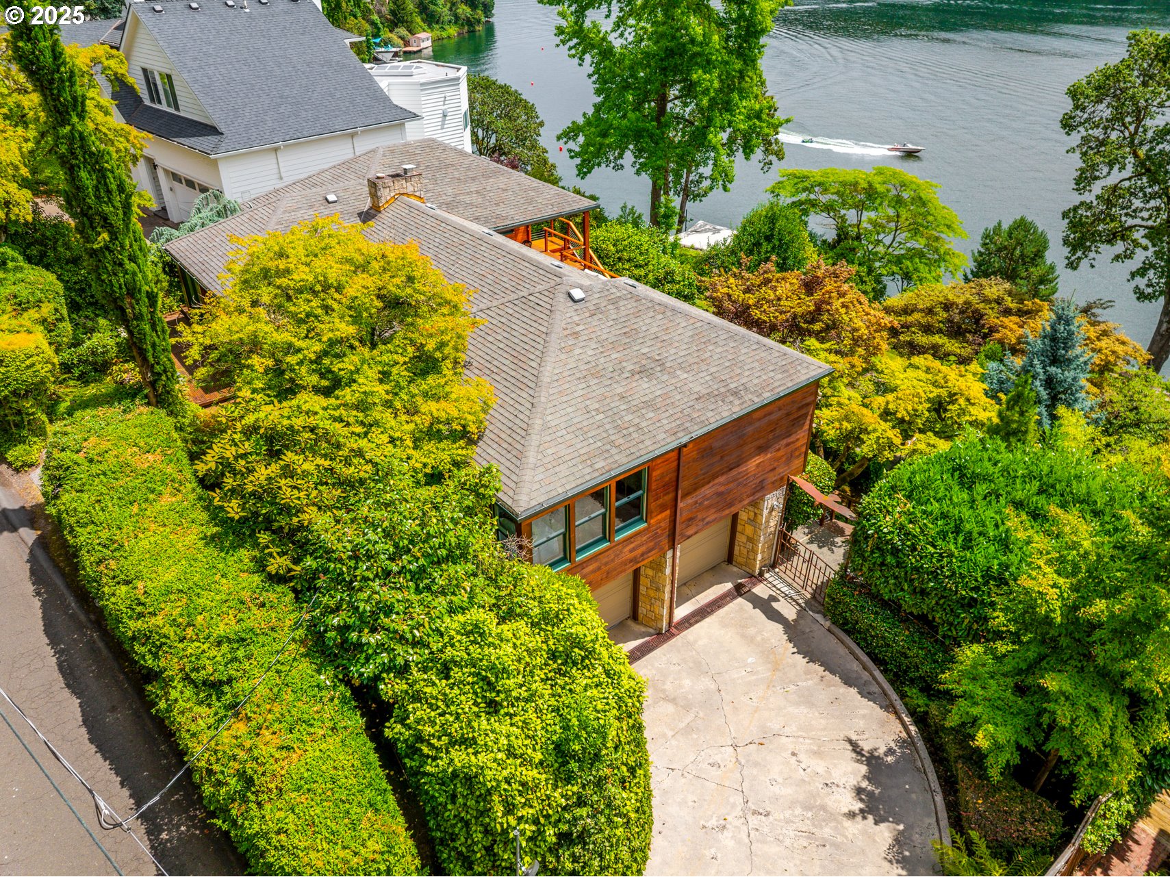2490 SUMMIT DR
