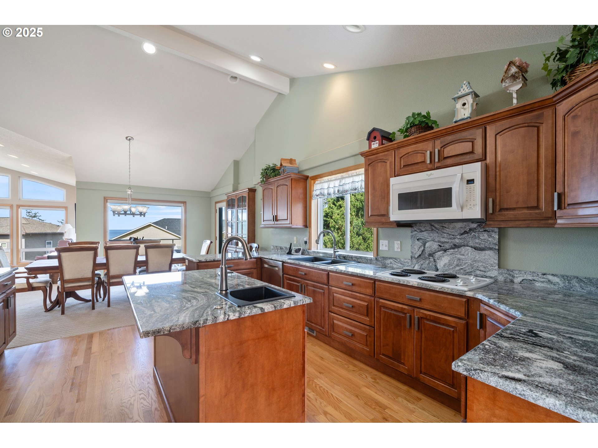 Oceanside, Oregon 97134, United States, 4 Bedrooms Bedrooms, ,4 BathroomsBathrooms,Residential,Active,104011