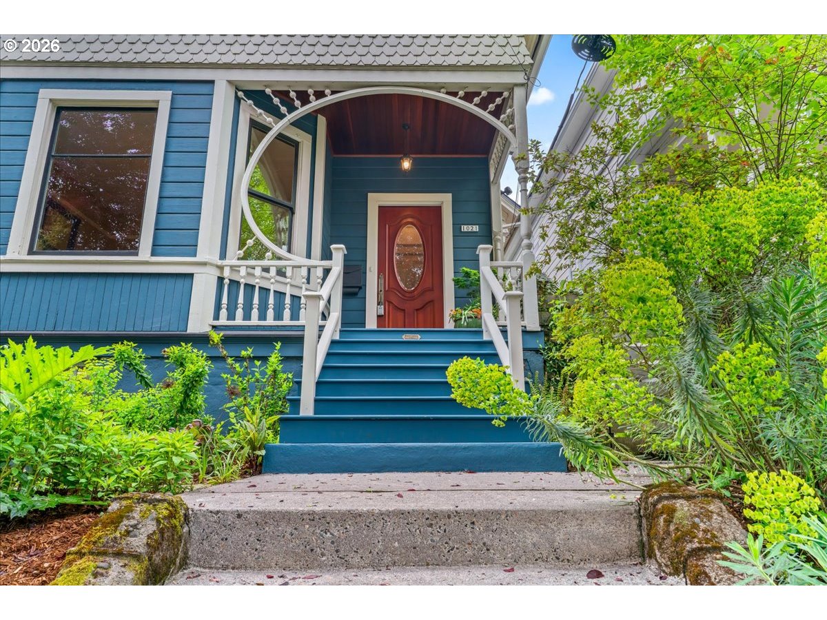 1021 SE 37TH AVE