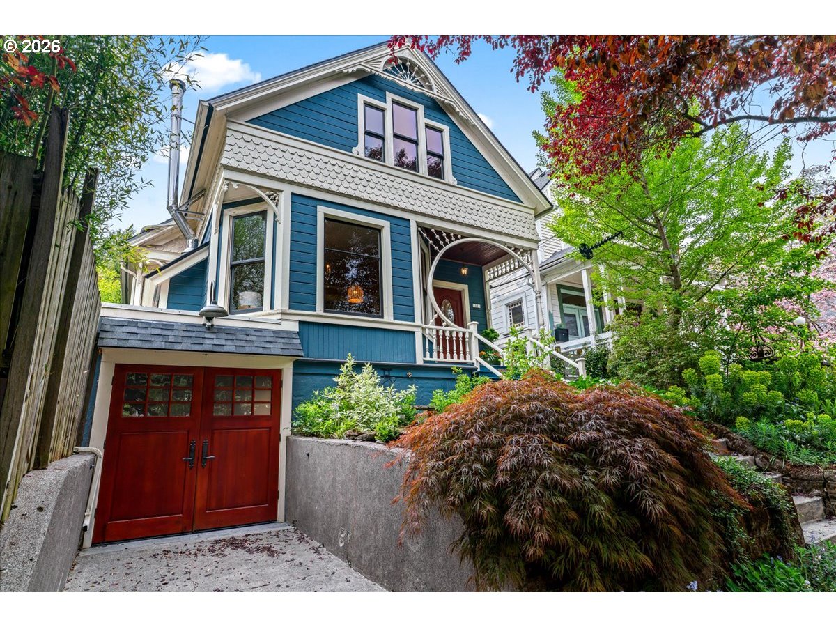 1021 SE 37TH AVE