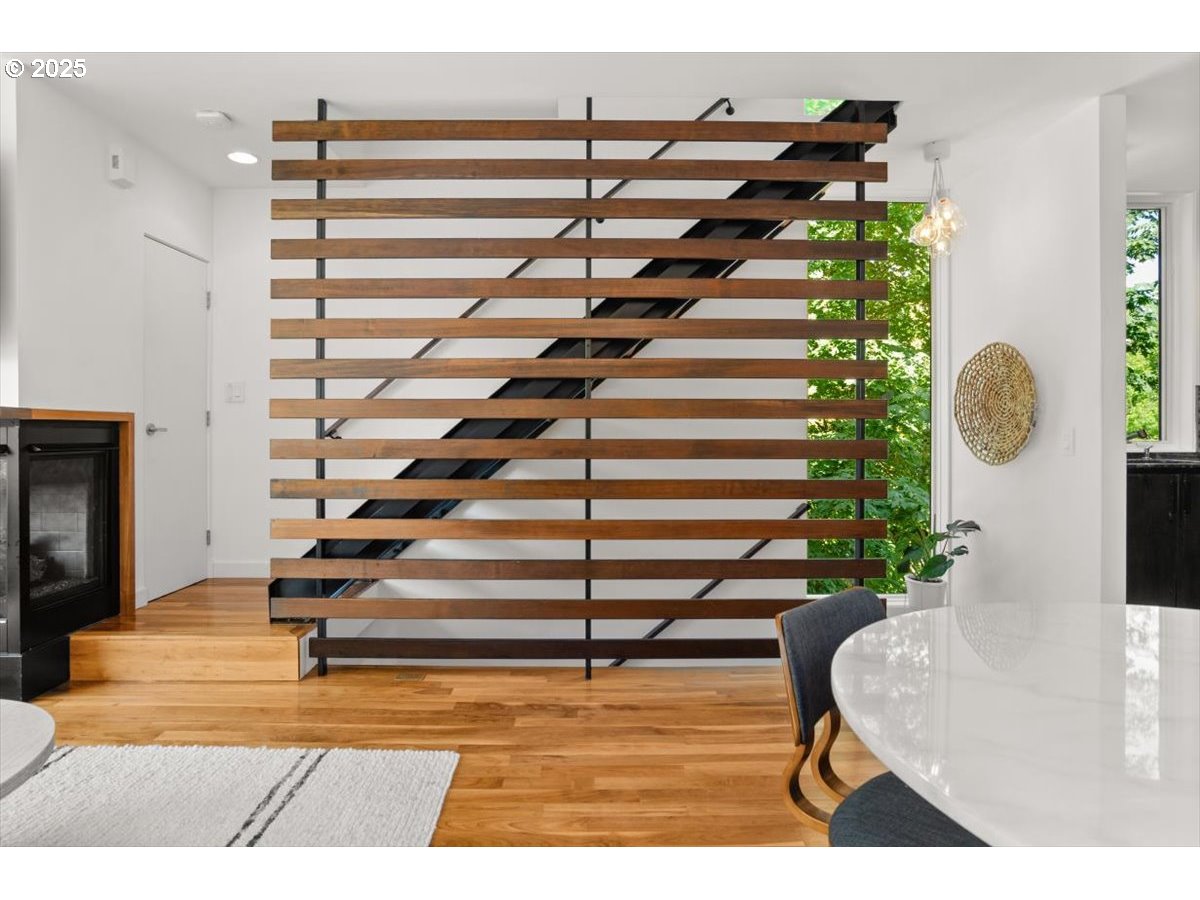 245 SW MEADE ST M1