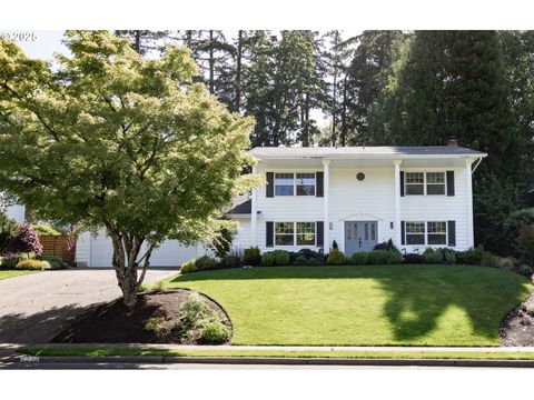 Photo of 6220 SW Spruce Ave, Beaverton, OR 97005 (MLS # 580994816)