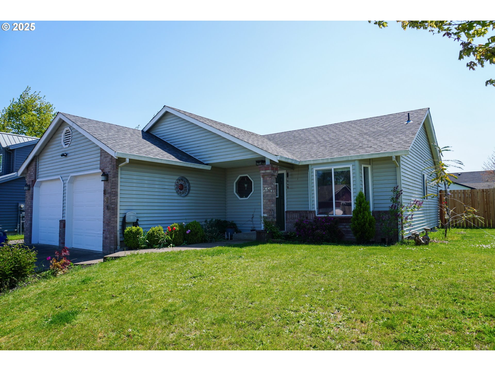 221 W LINCOLN ST