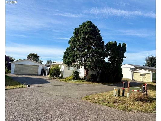 15936 BAY VIEW DR, BROOKINGS, OR 97415 - Image 3aca47cfbbffd8ffb359eb53f620f54d/2030448948
