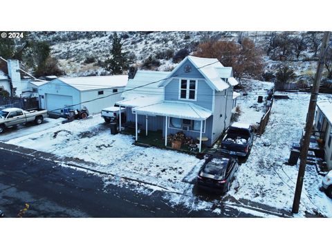 A home in Baker City