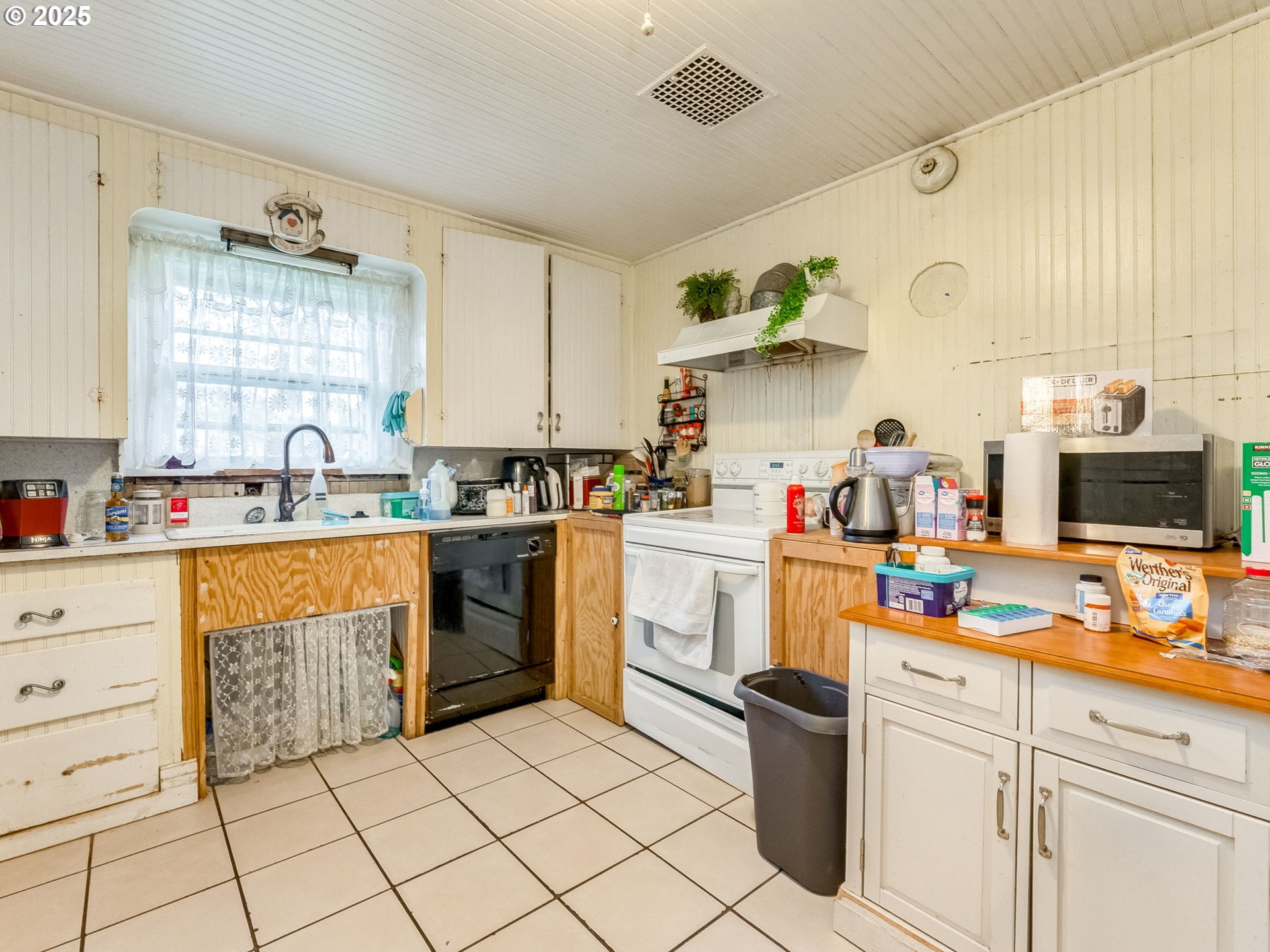 Vancouver, Washington 98663, United States, 2 Bedrooms Bedrooms, ,1 BathroomBathrooms,Residential,Pending,253919