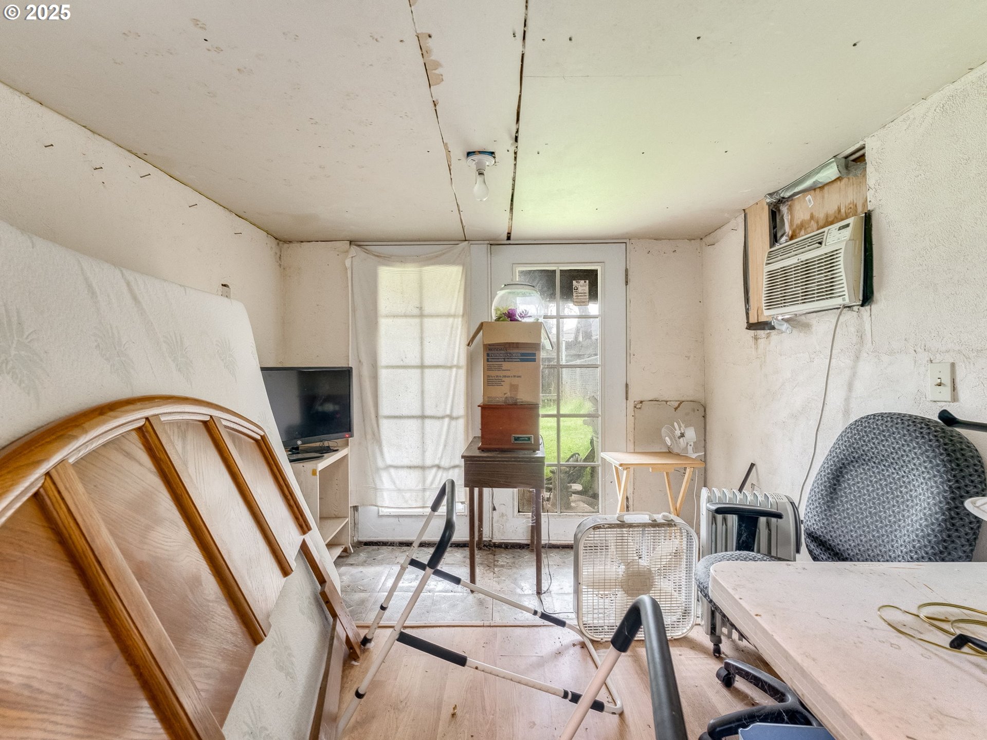 Vancouver, Washington 98663, United States, 2 Bedrooms Bedrooms, ,1 BathroomBathrooms,Residential,Pending,253919