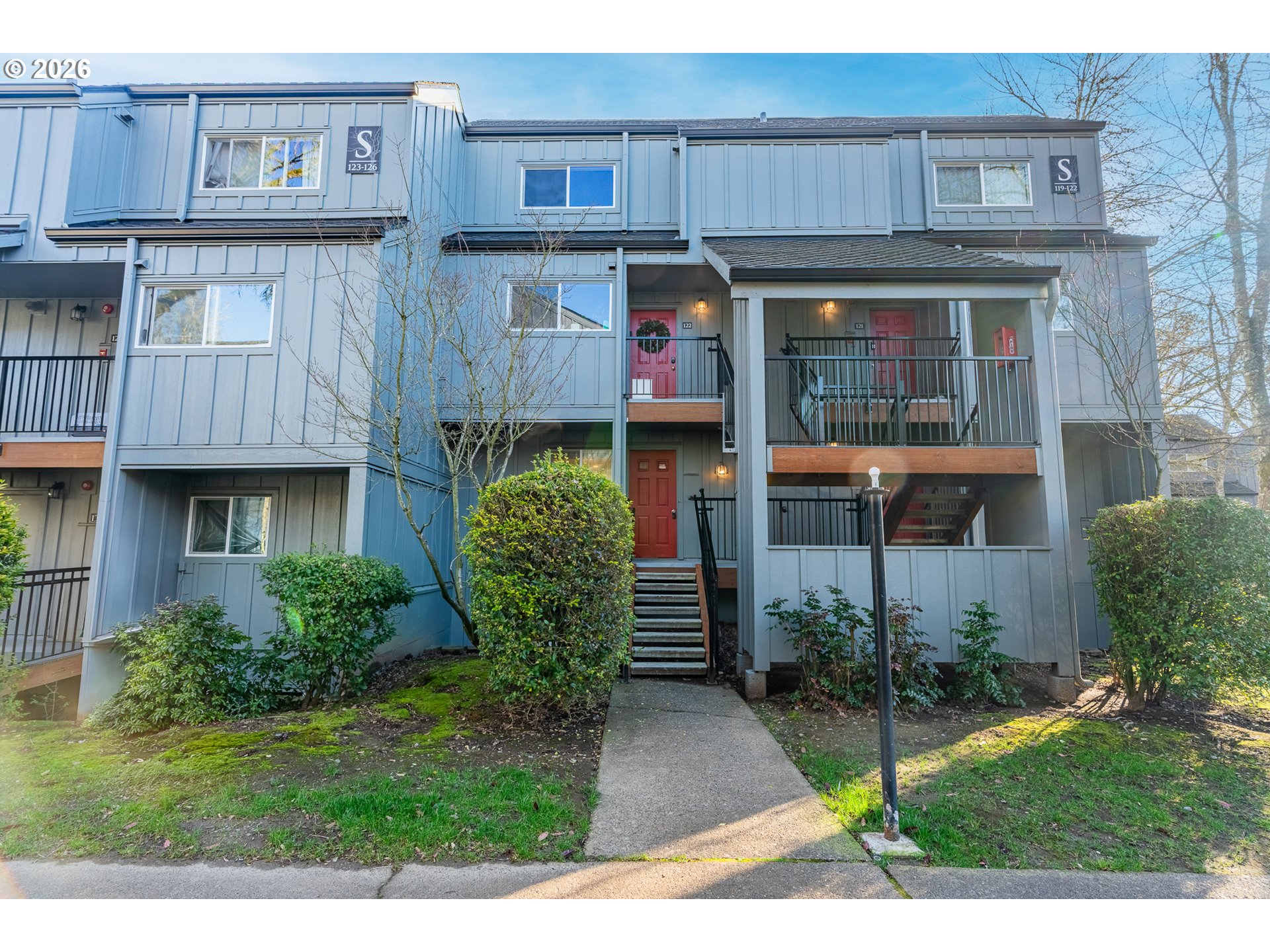 Photo 1 of 46 — 4 TOUCHSTONE 120, Lake Oswego, OR 97035