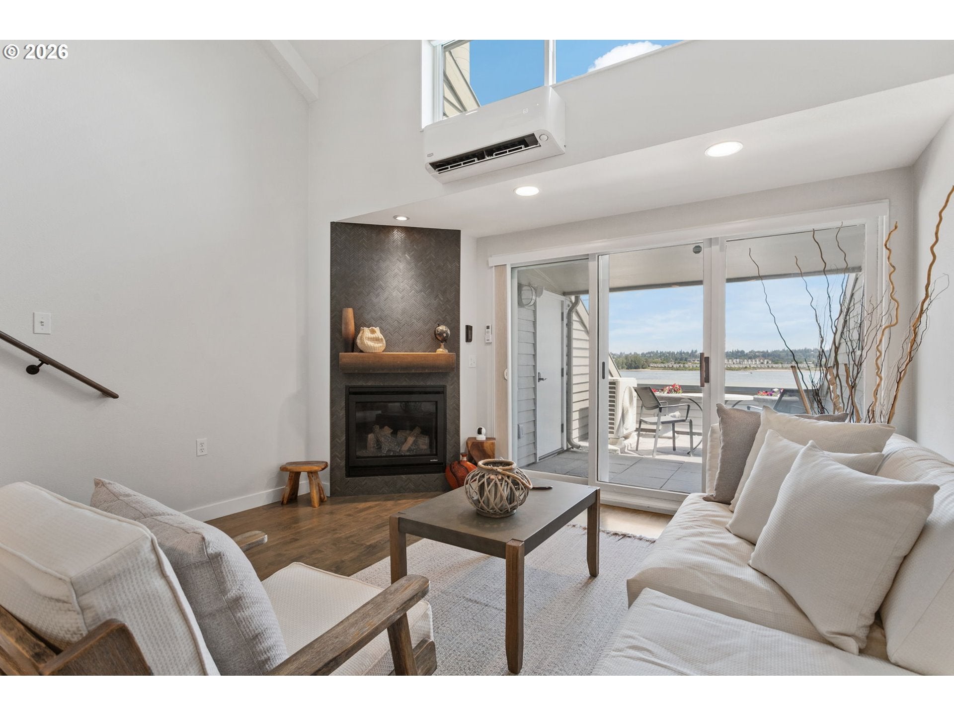 118 N HAYDEN BAY DR