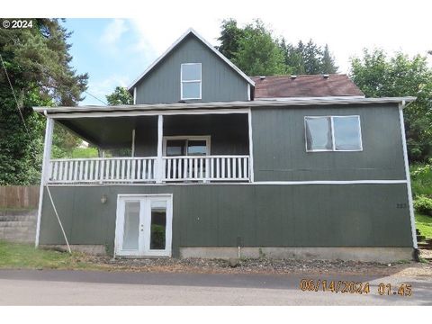 A home in Clatskanie