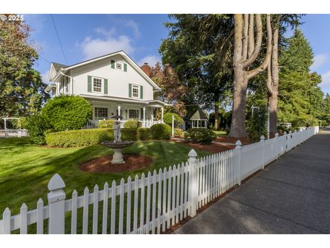 Photo of 803 N Main Ave, Ridgefield, WA 98642 (MLS # 383142073)