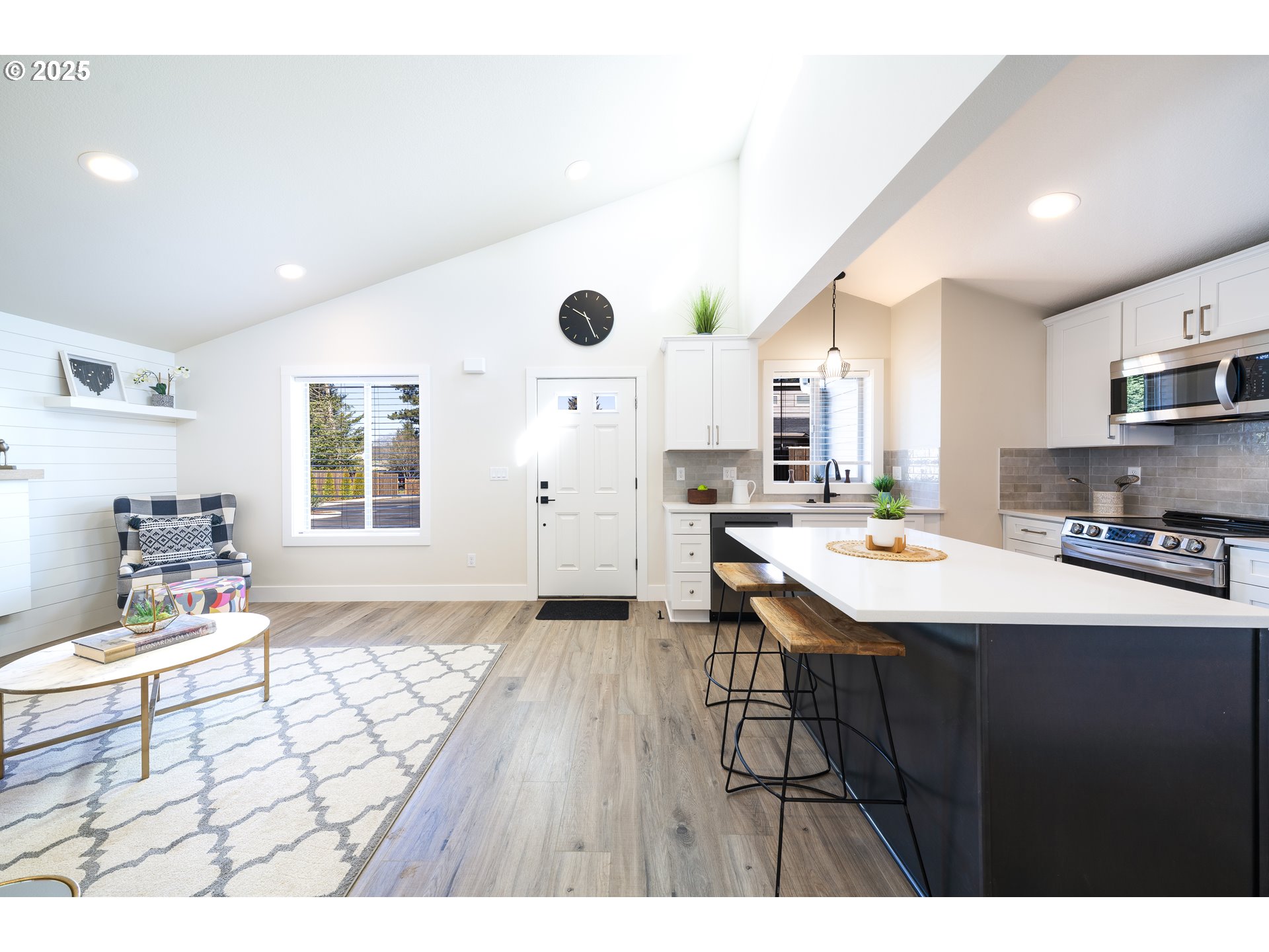 12246 Meadowlawn DR
