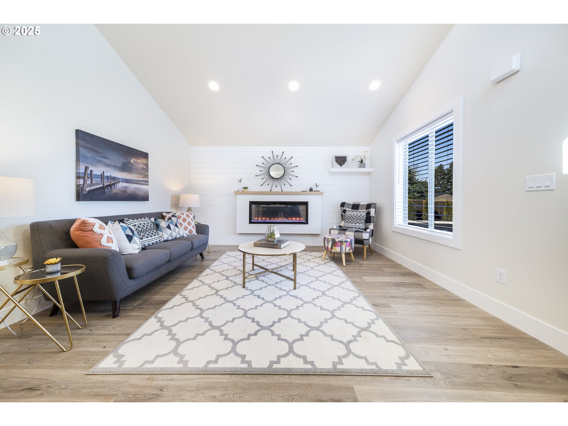 12246 Meadowlawn DR