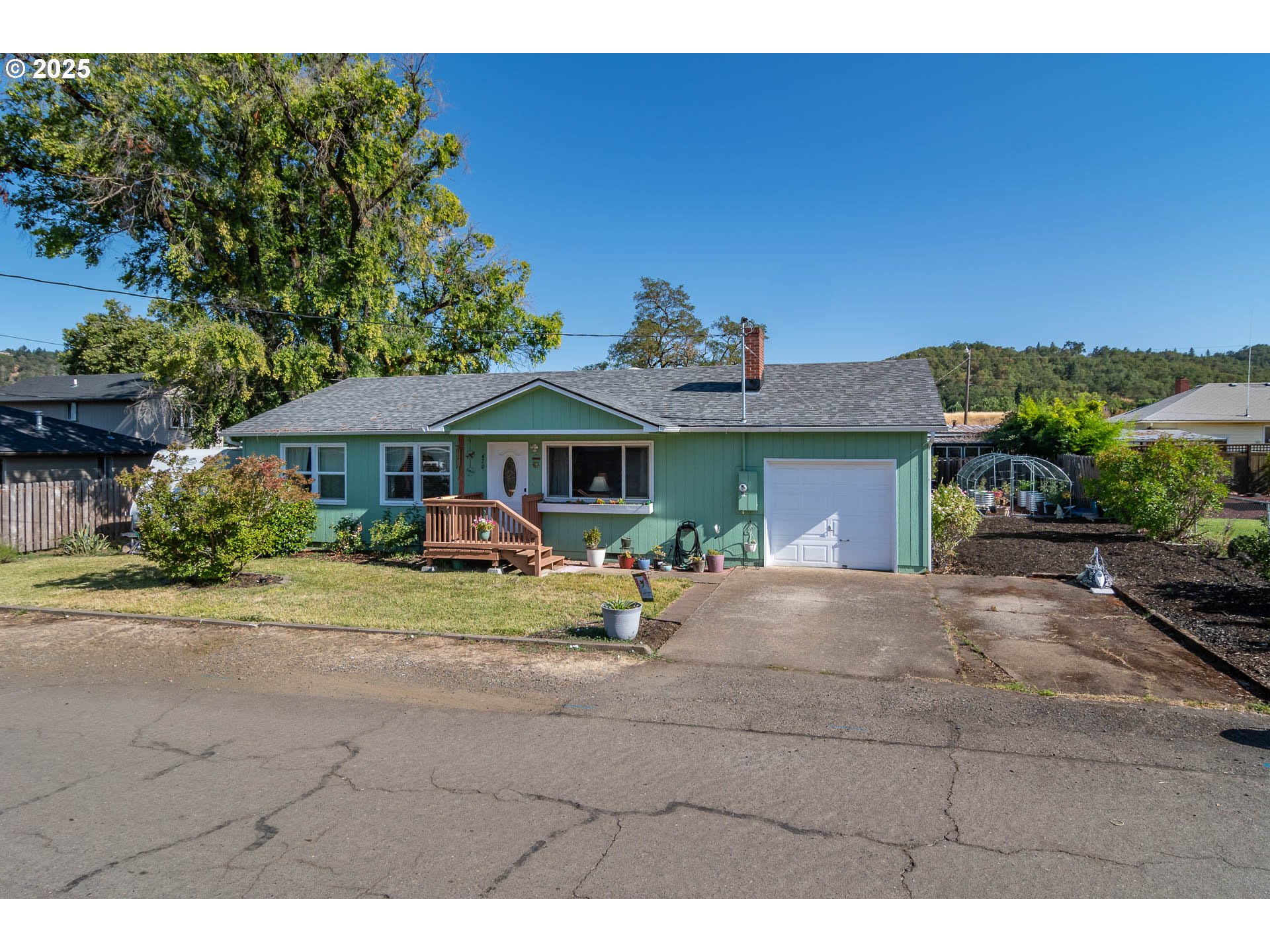 470 STERLING DR
