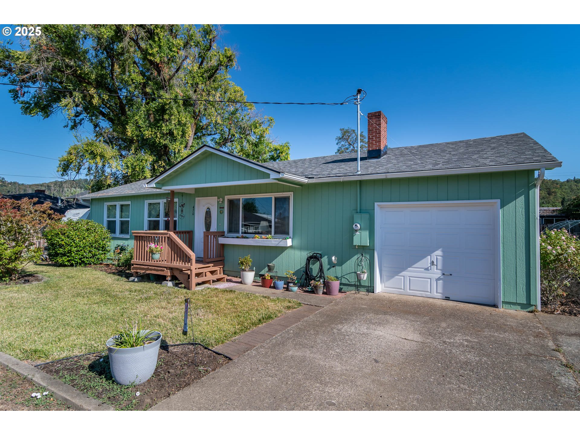 470 STERLING DR