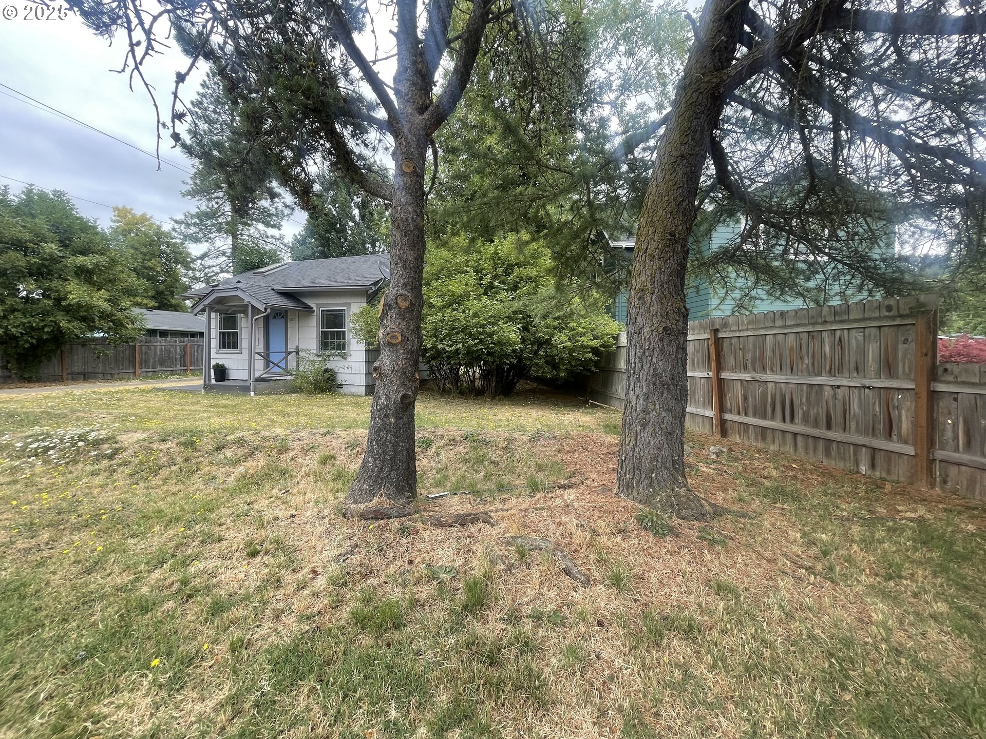 3621 E AMAZON DR