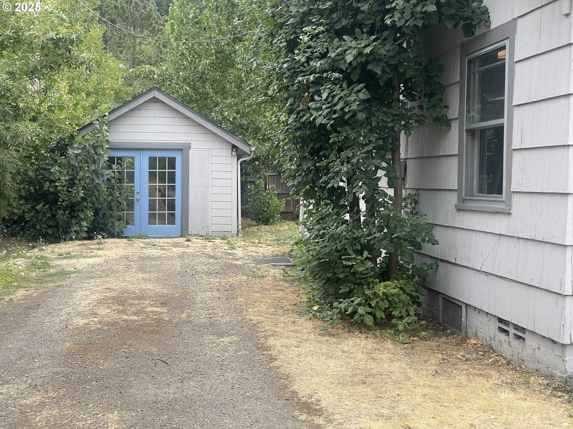 3621 E AMAZON DR