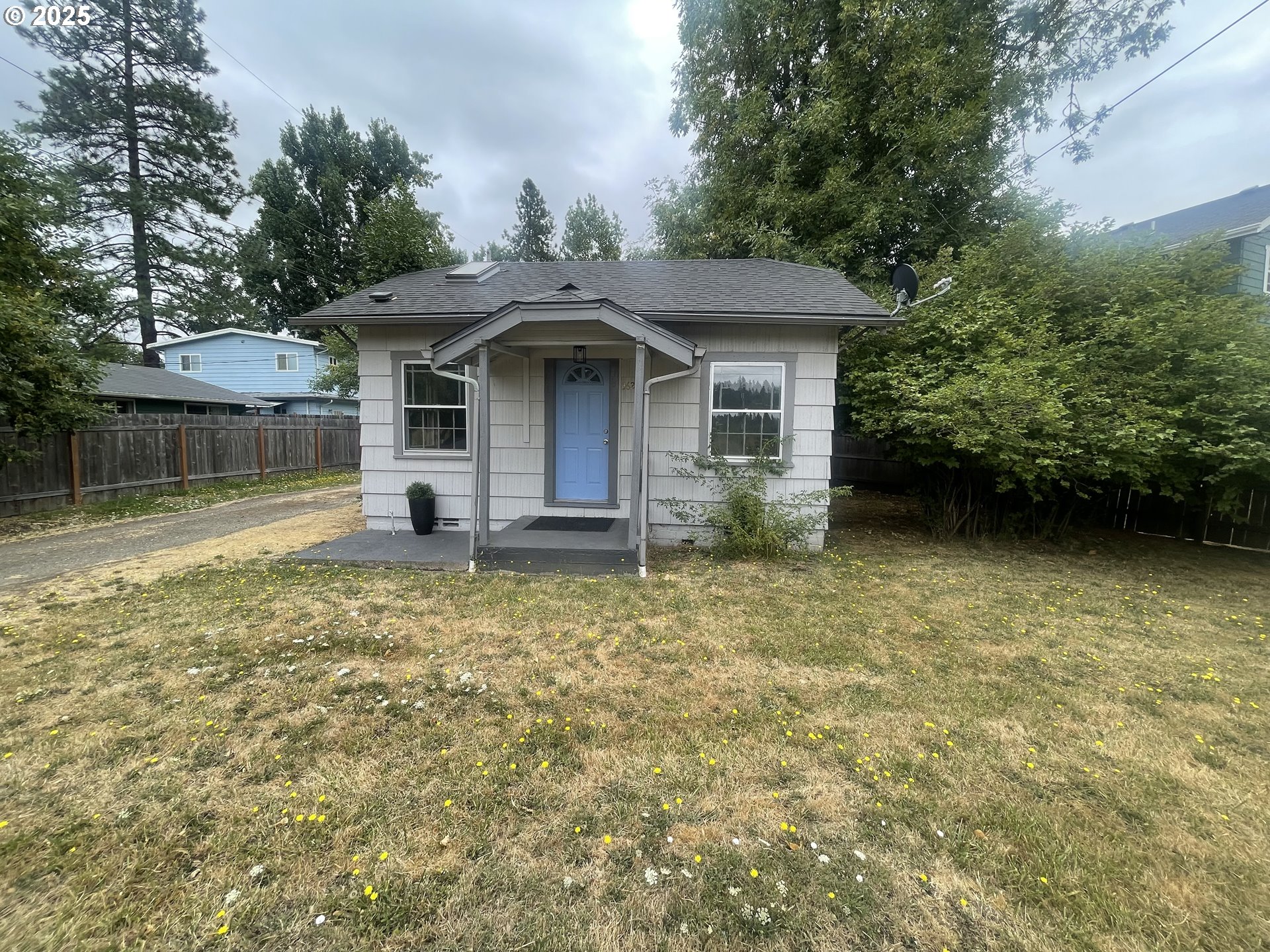 3621 E AMAZON DR