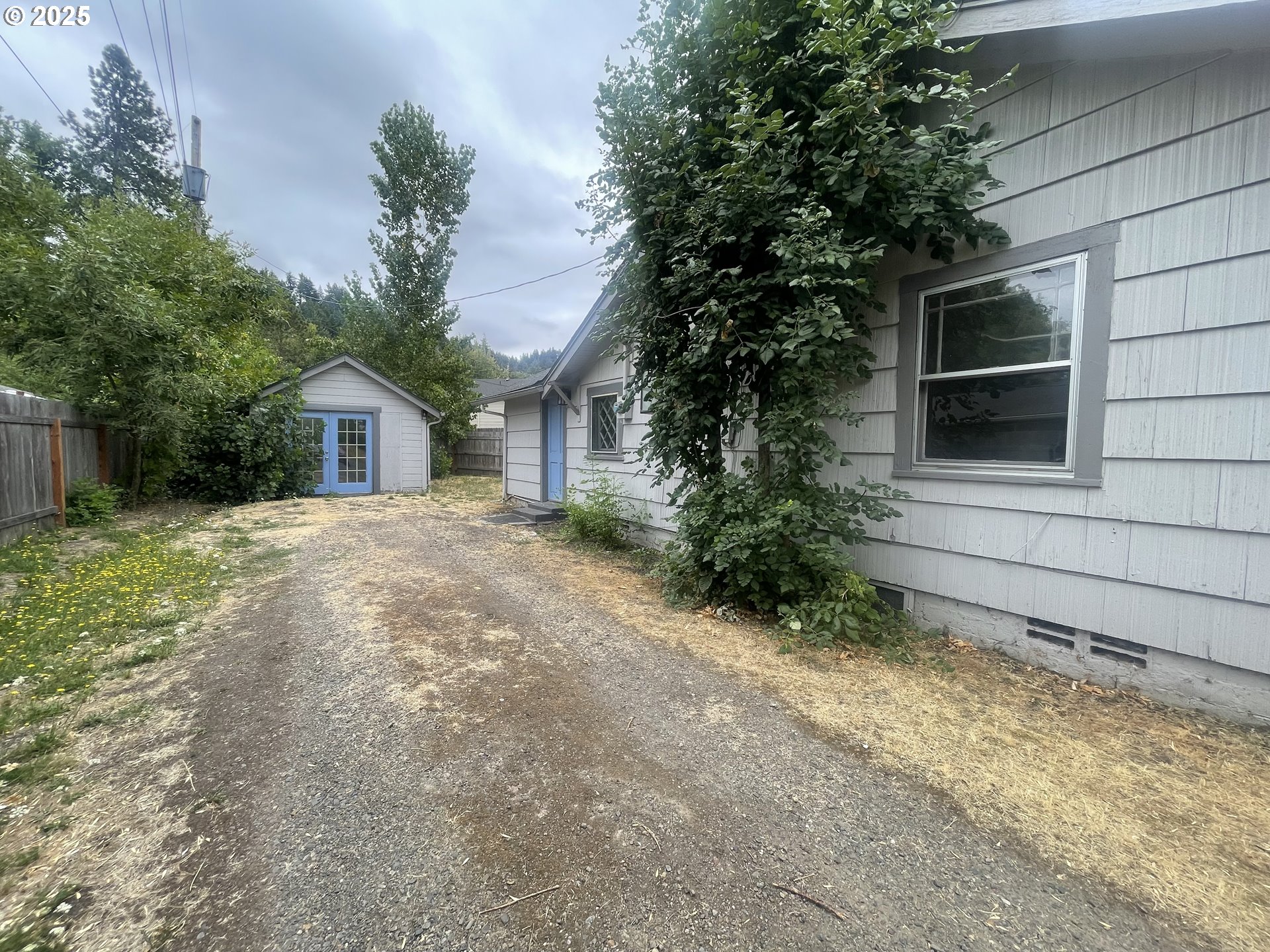 3621 E AMAZON DR