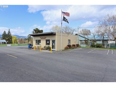 3666 ATKINSON DR Hood River OR 97031