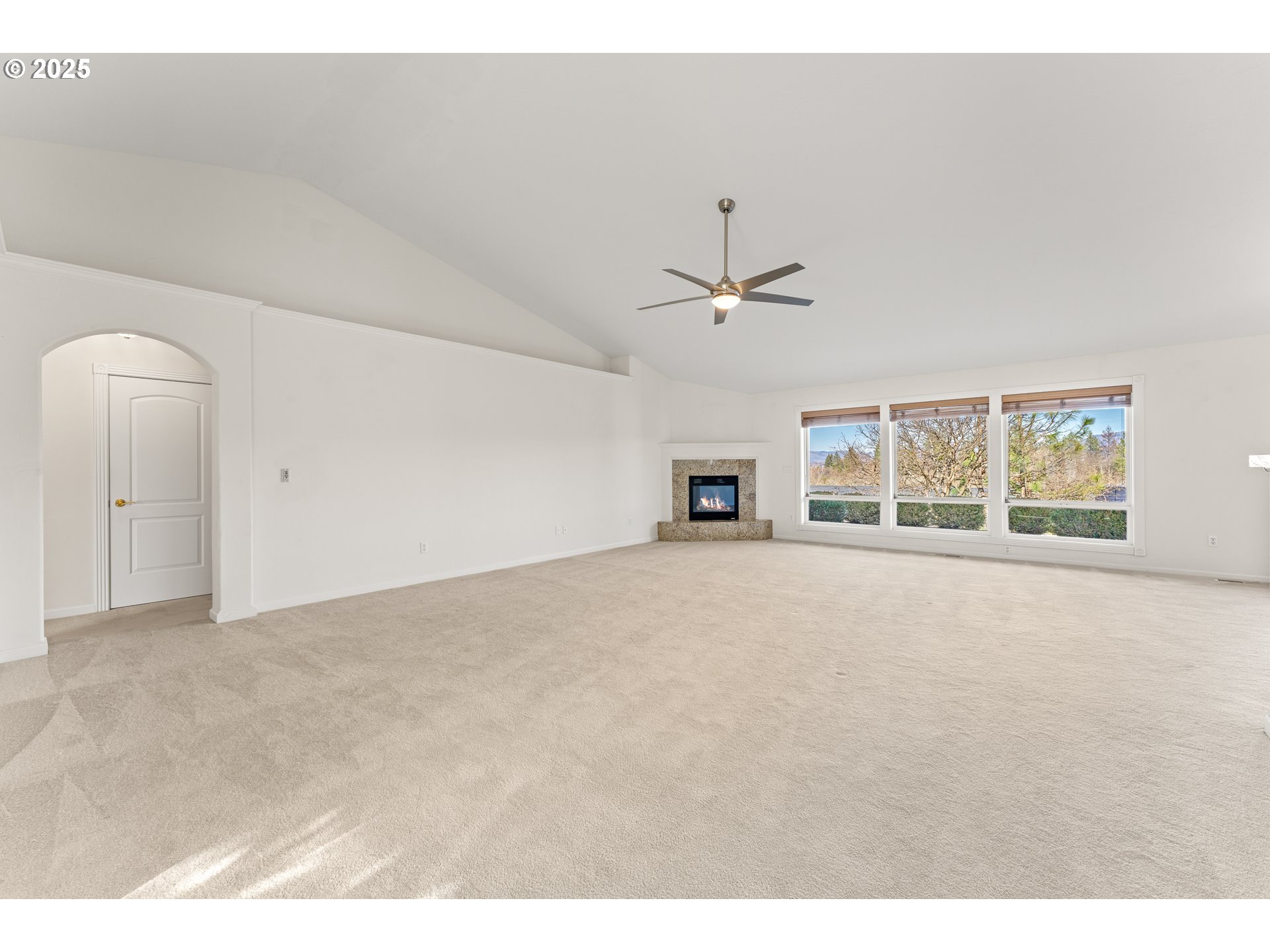113 SKYHAWK DR