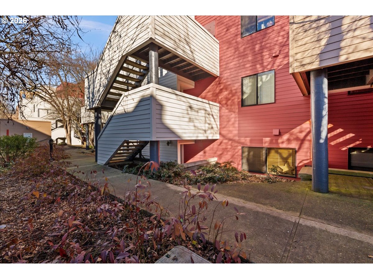 720 NW NAITO PKWY D-17