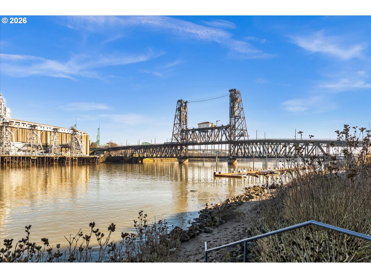 720 NW NAITO PKWY D-17