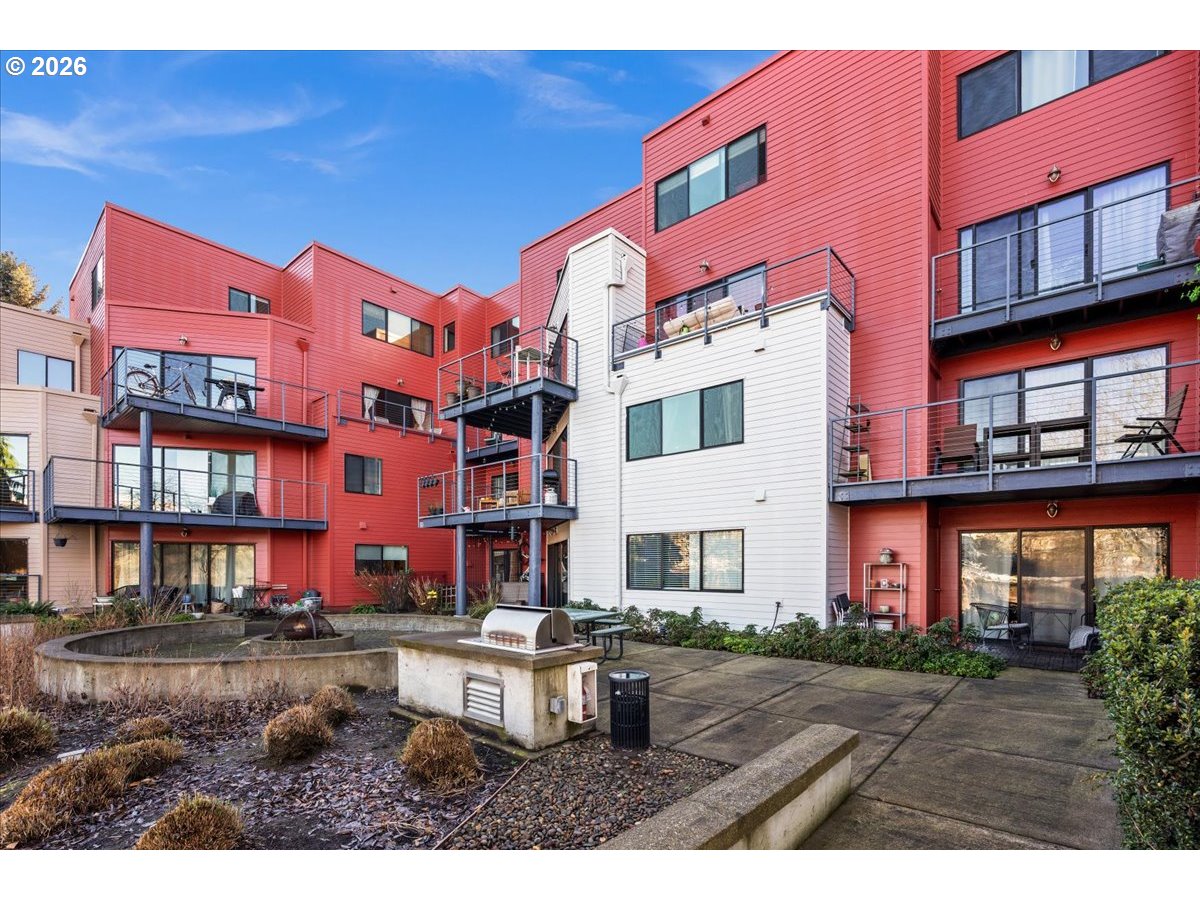 Photo 1 of 37 — 720 NW NAITO PKWY D-17, Portland, OR 97209