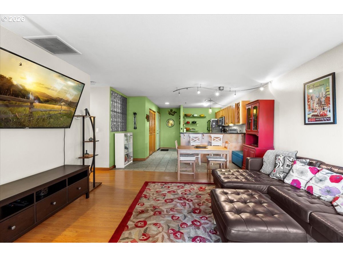 720 NW NAITO PKWY D-17