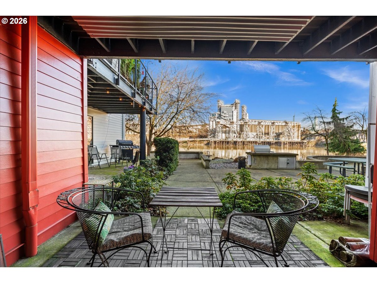 720 NW NAITO PKWY D-17