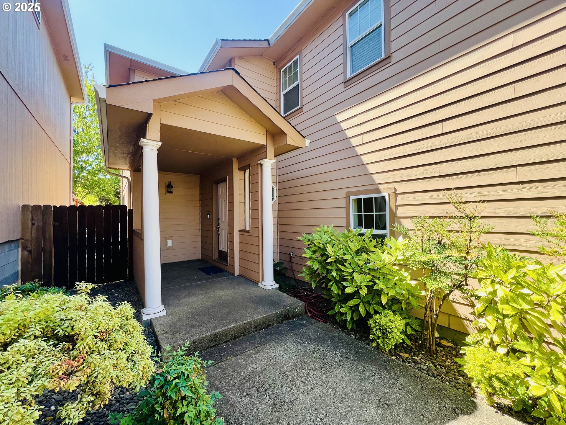 1463 FOUR SEASONS DR