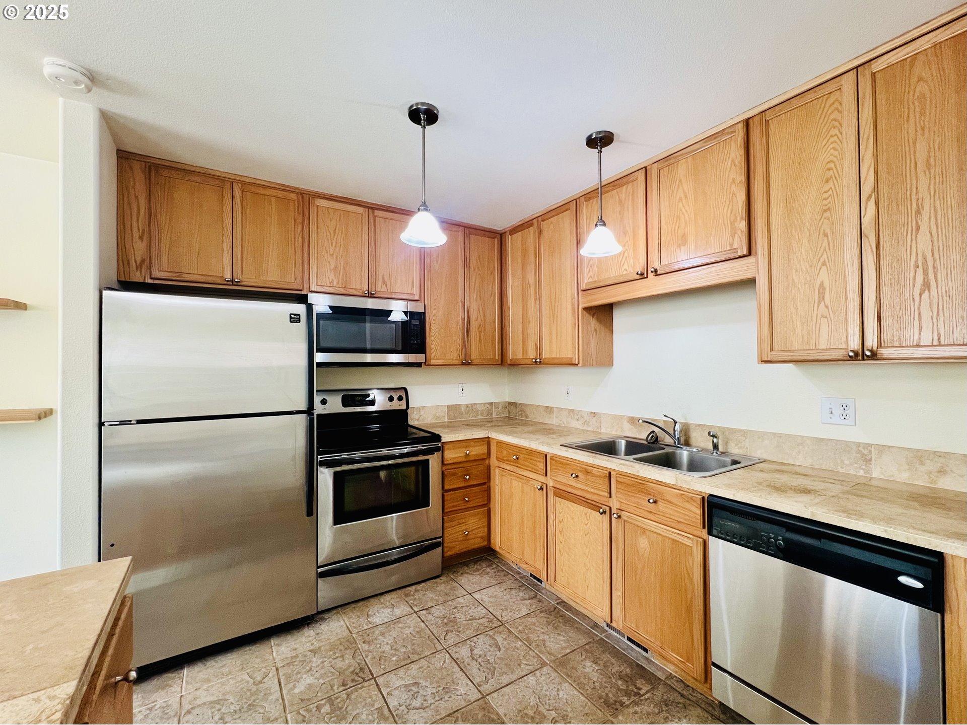 1463 FOUR SEASONS DR