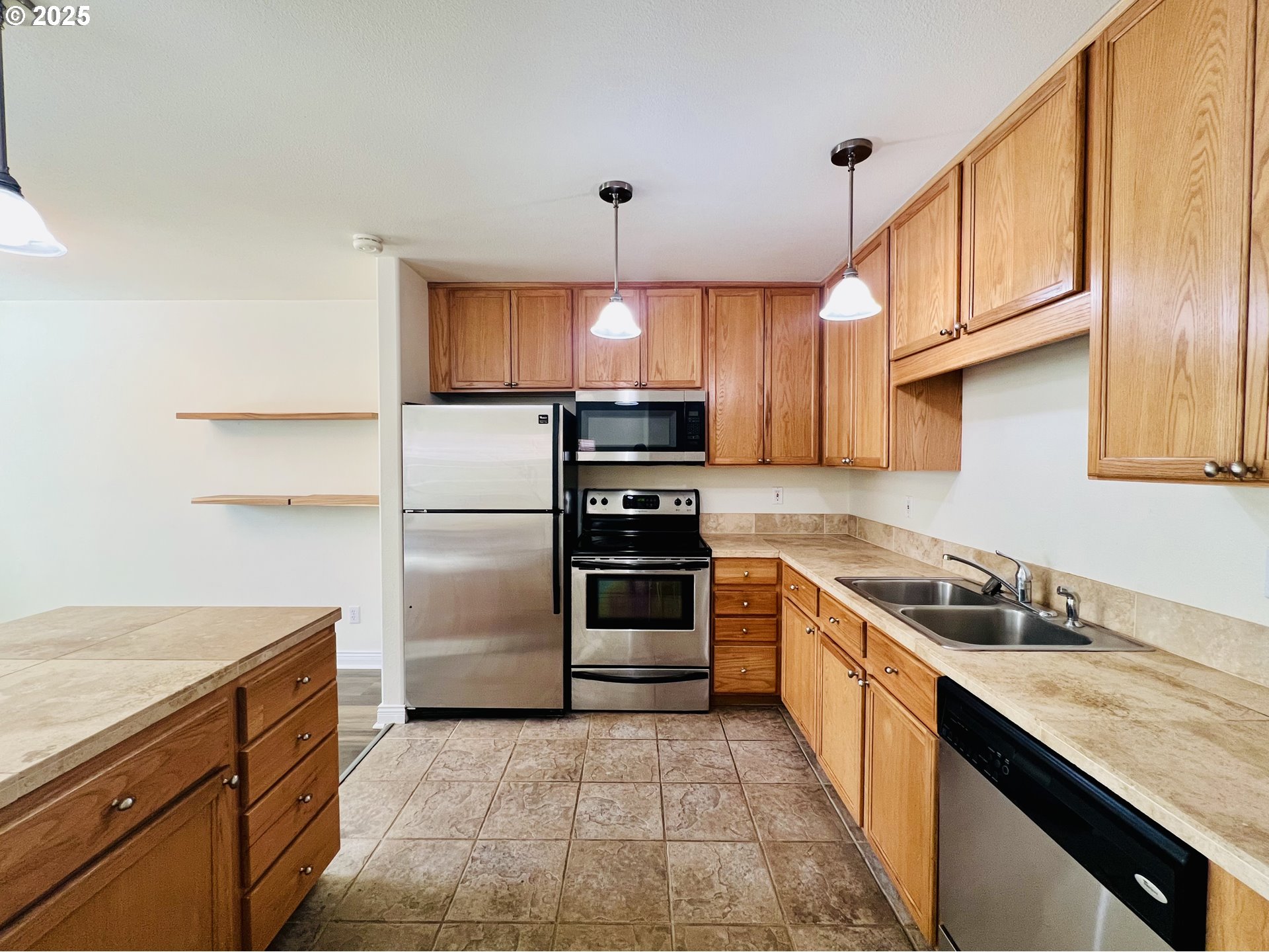 1463 FOUR SEASONS DR