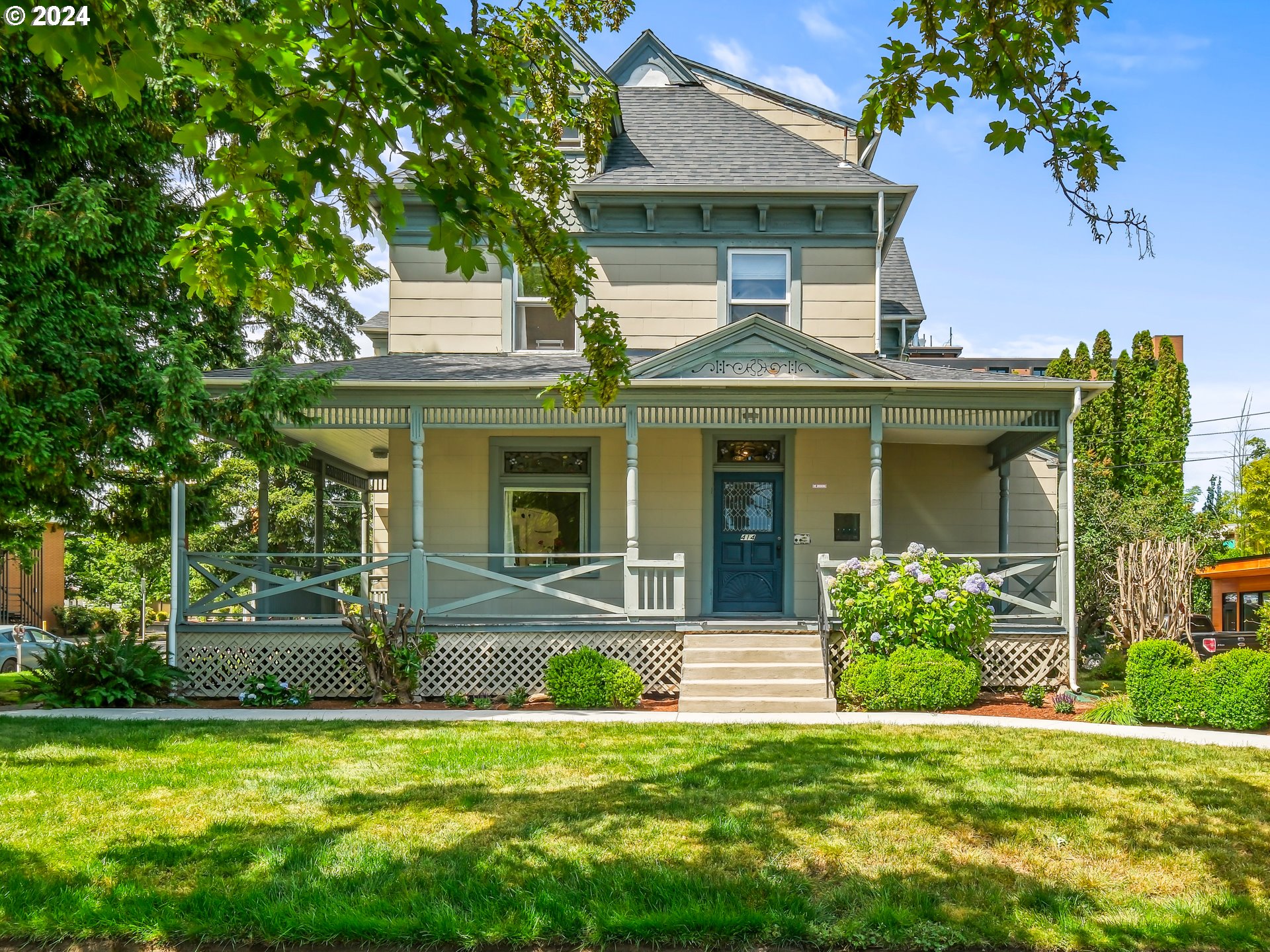414 W 12TH ST