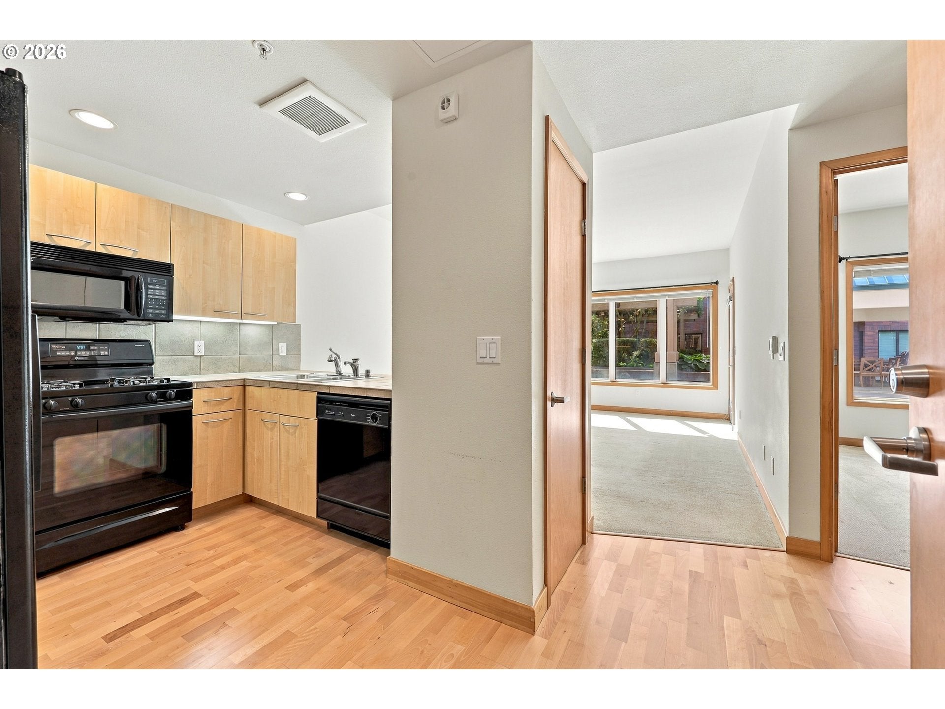 400 W 8TH ST 207
