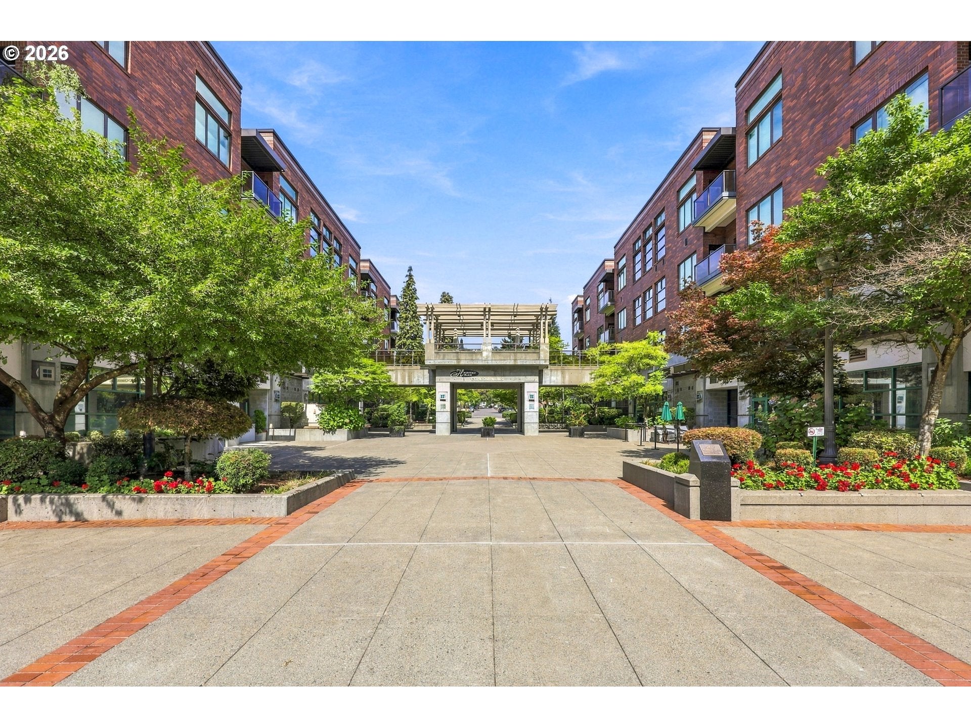 400 W 8TH ST 207